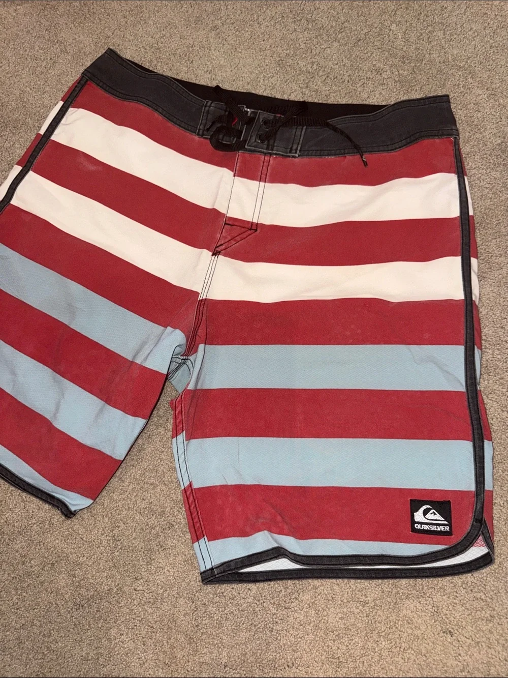 Quiksilver Red White Light Blue Striped Men’s Boardshorts 36 waist 10” inseam